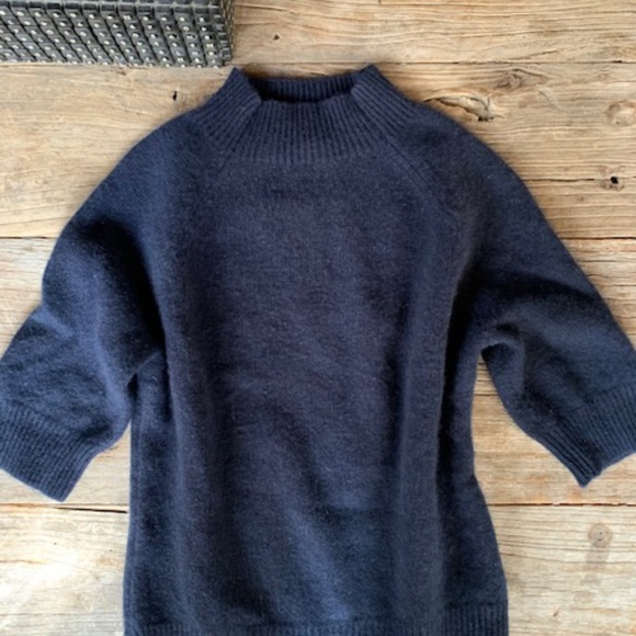 Sweaters - 🐝Navy Cashmere Sweater